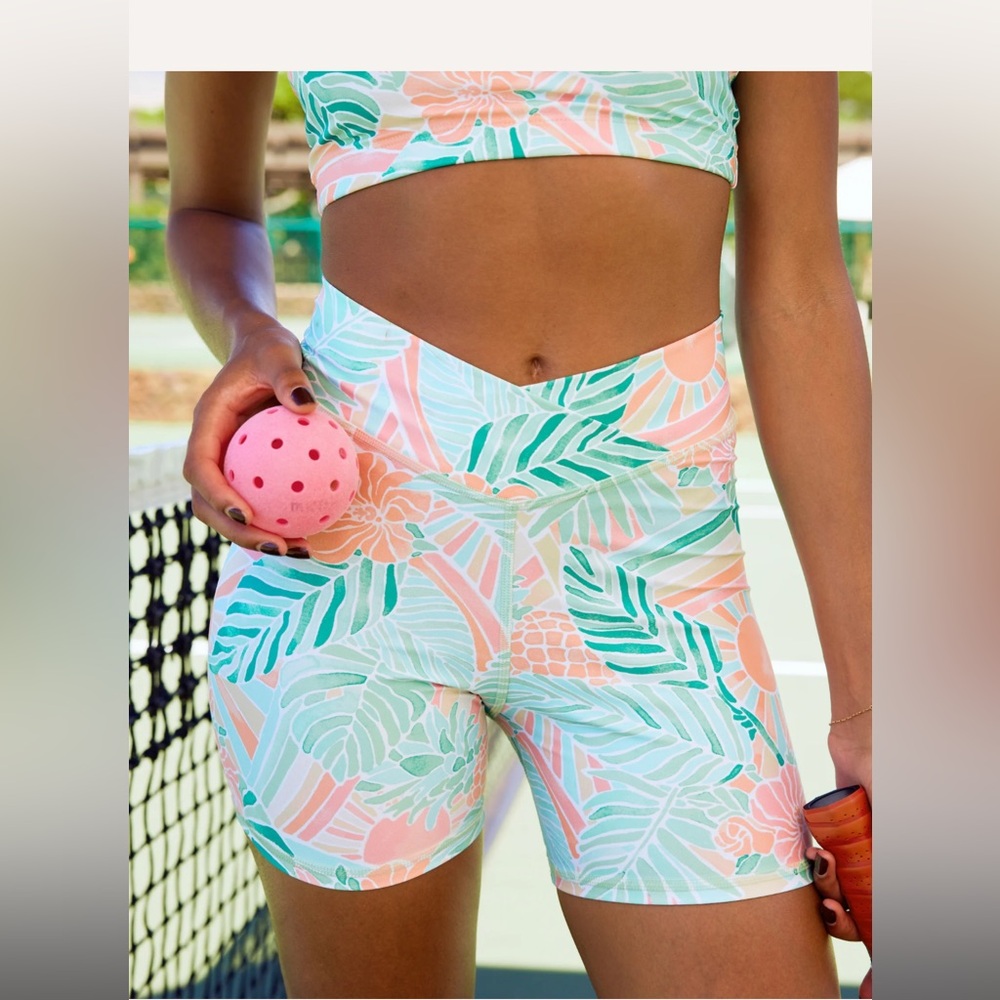 NWT Kenny Flowers biker shorts and top two piece set.  Size M - Picture 4 of 9